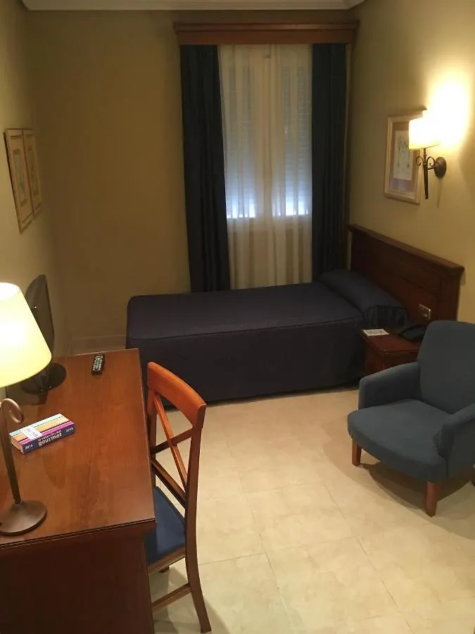Hotel Manolo Mayo Los Palacios Y Villafranca Spain
