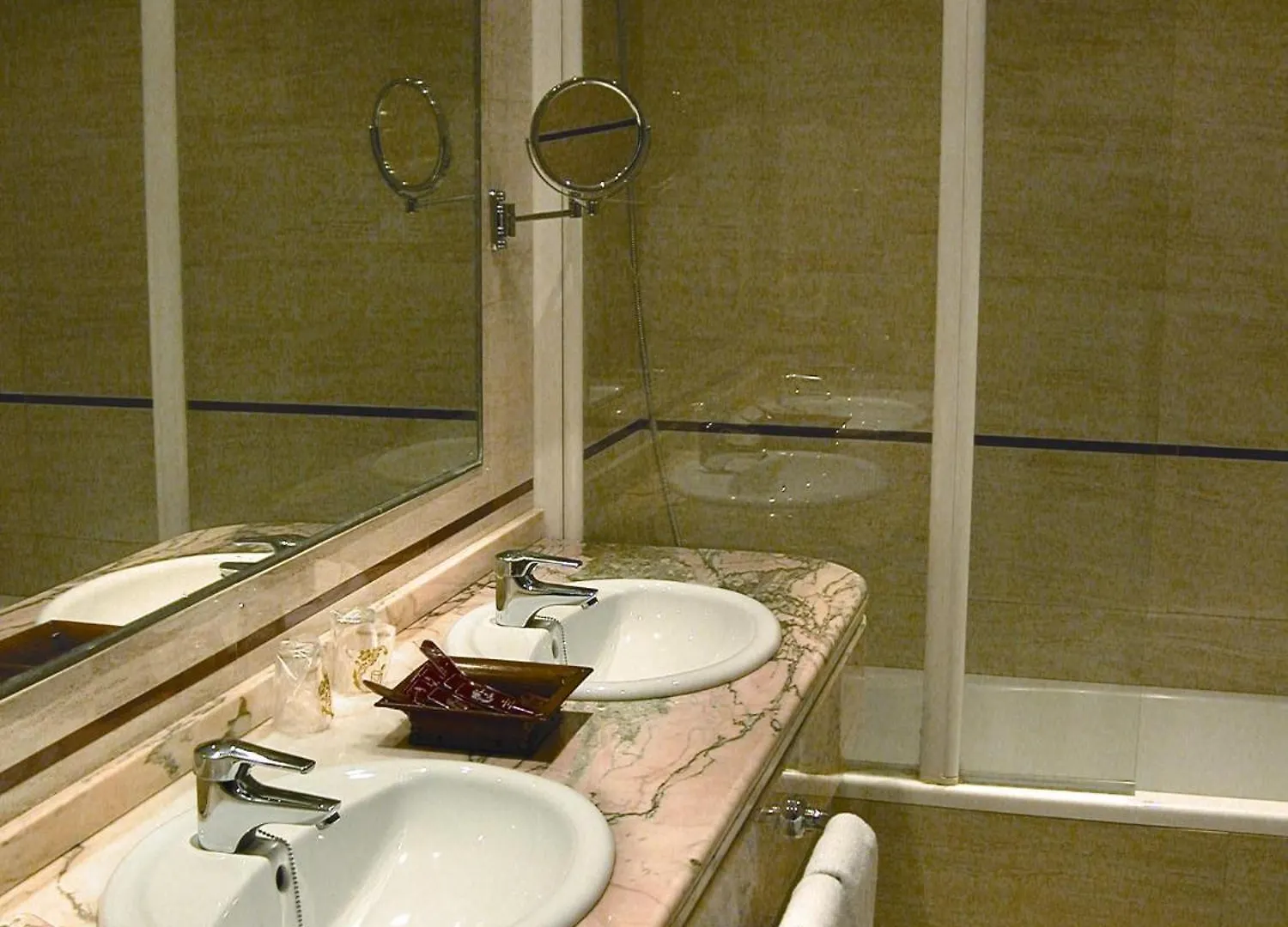Hotel Manolo Mayo 로스팔라씨오스이빌라프란카