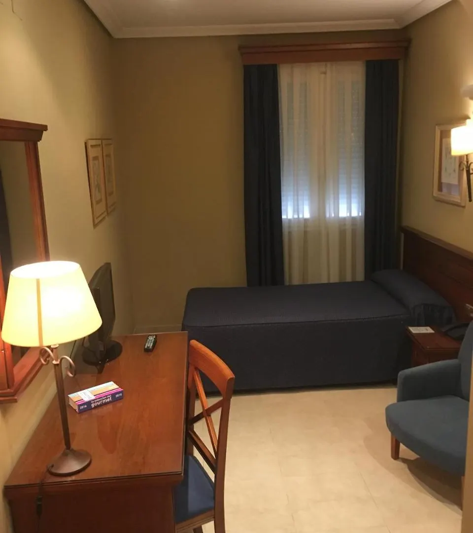 Hotel Manolo Mayo Los Palacios Y Villafranca