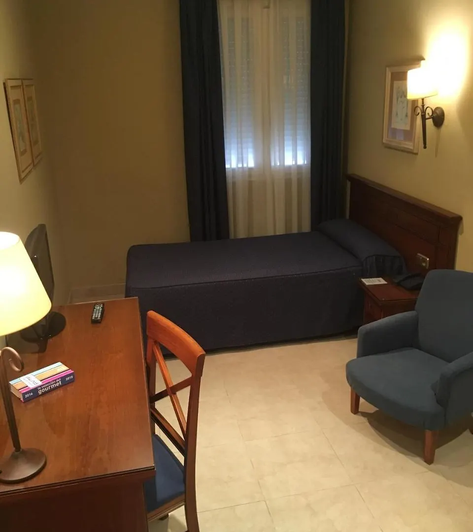 Hotel Manolo Mayo Los Palacios Y Villafranca